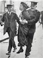 Arrest d'Emmeline Pankhurst, 1914.  Library of Congress