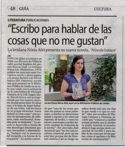 la escritora Núria Añó, recorte de prensa