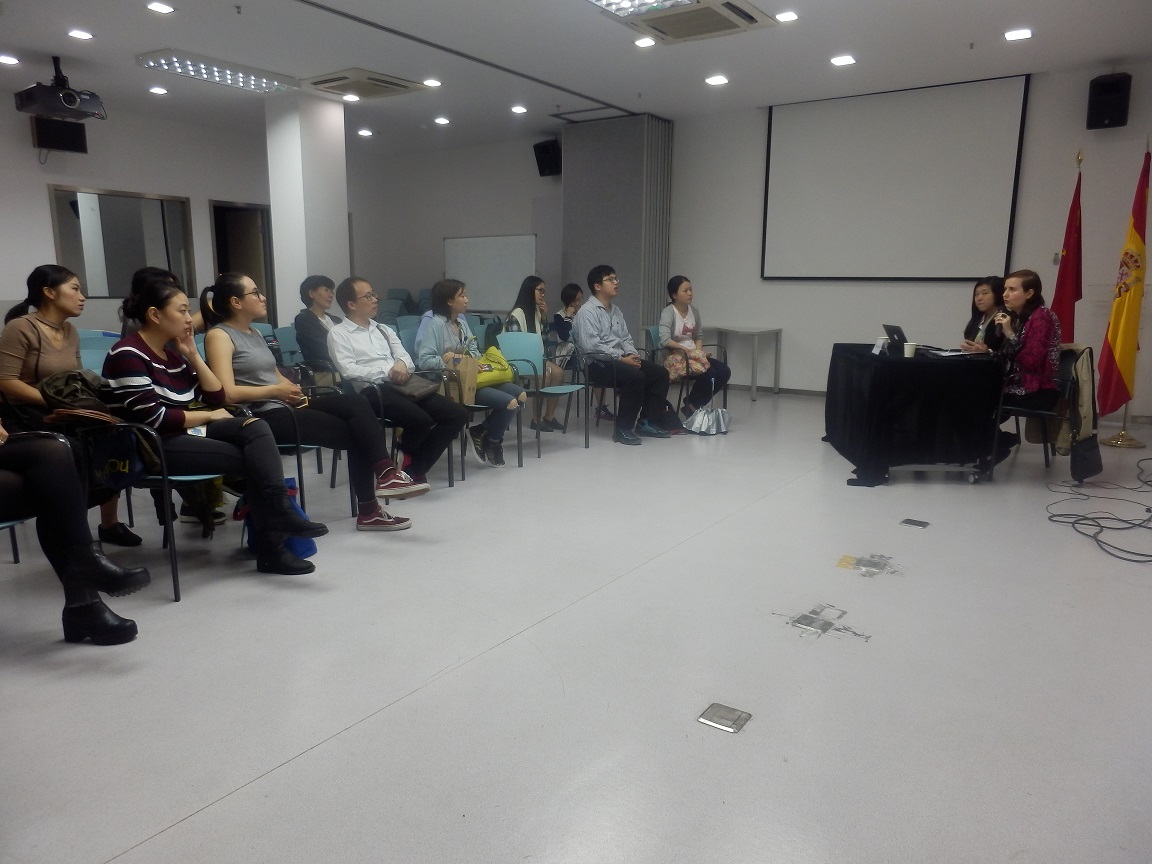 Público en el Instituto Cervantes de Shanghái